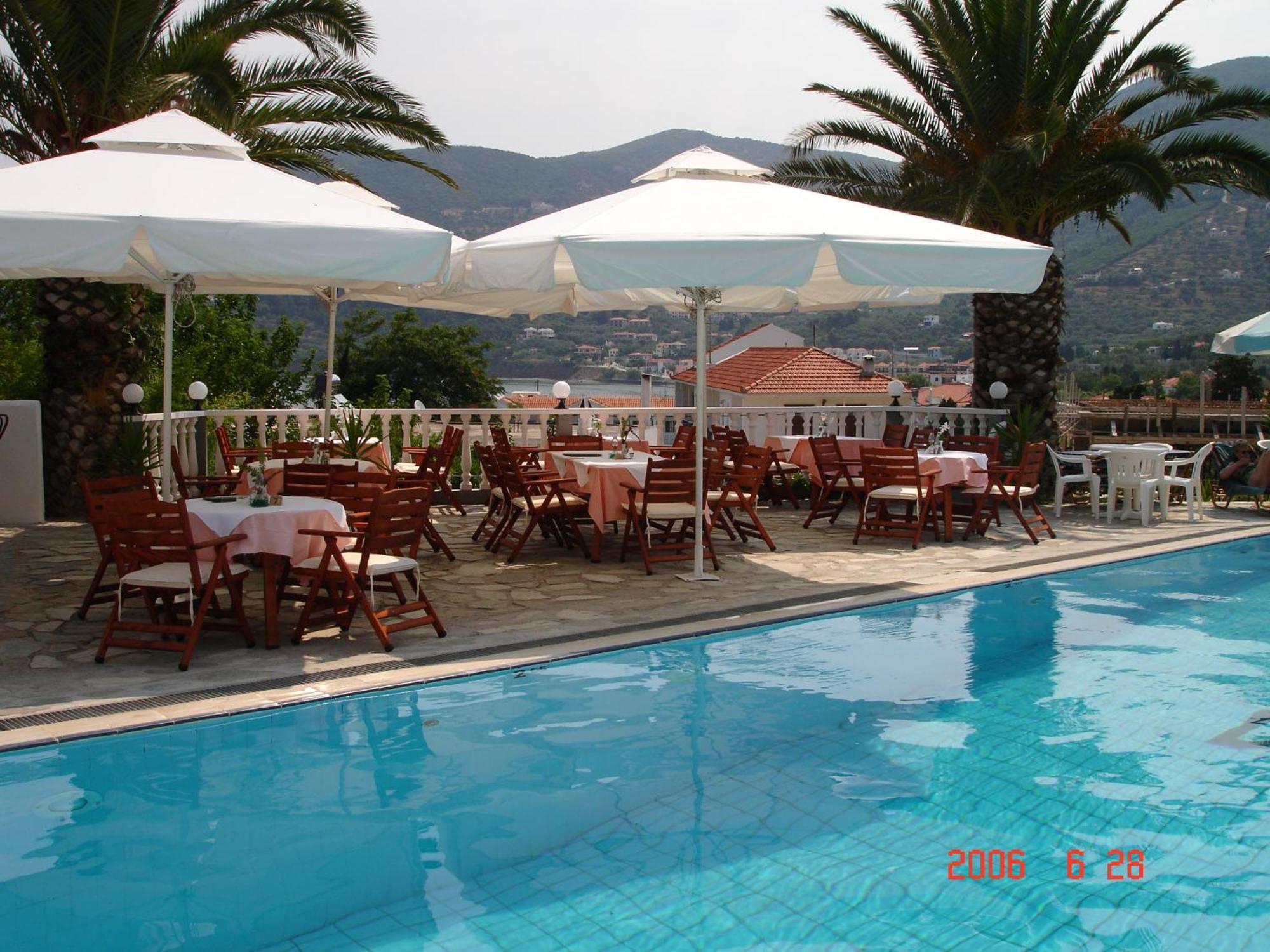 Dionyssos Hotel Skopelos Town Exterior foto