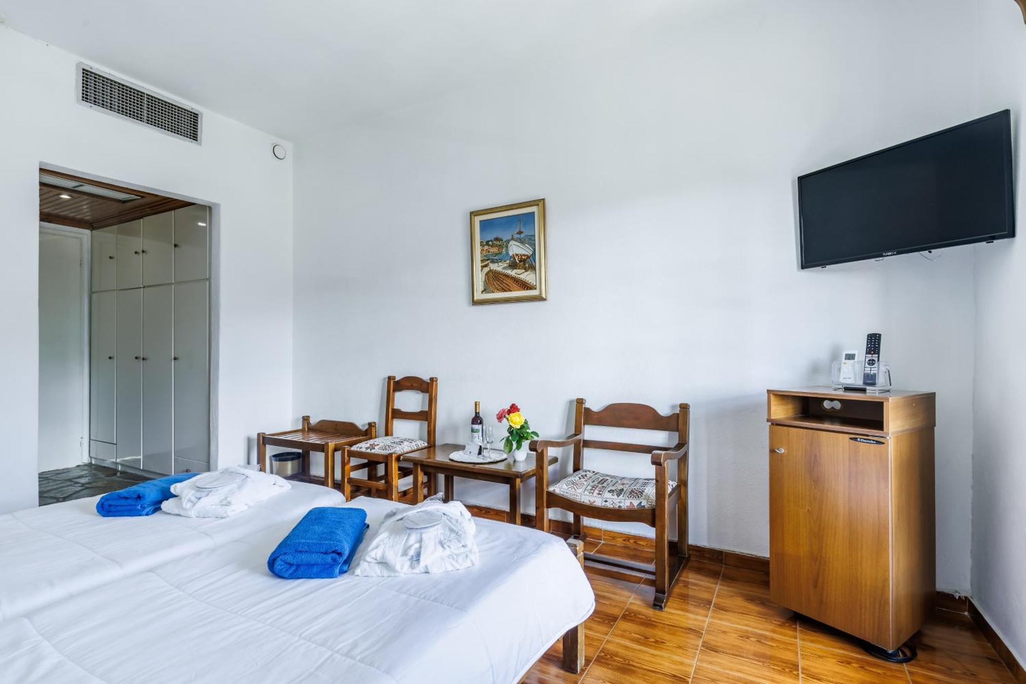 Dionyssos Hotel Skopelos Town Exterior foto
