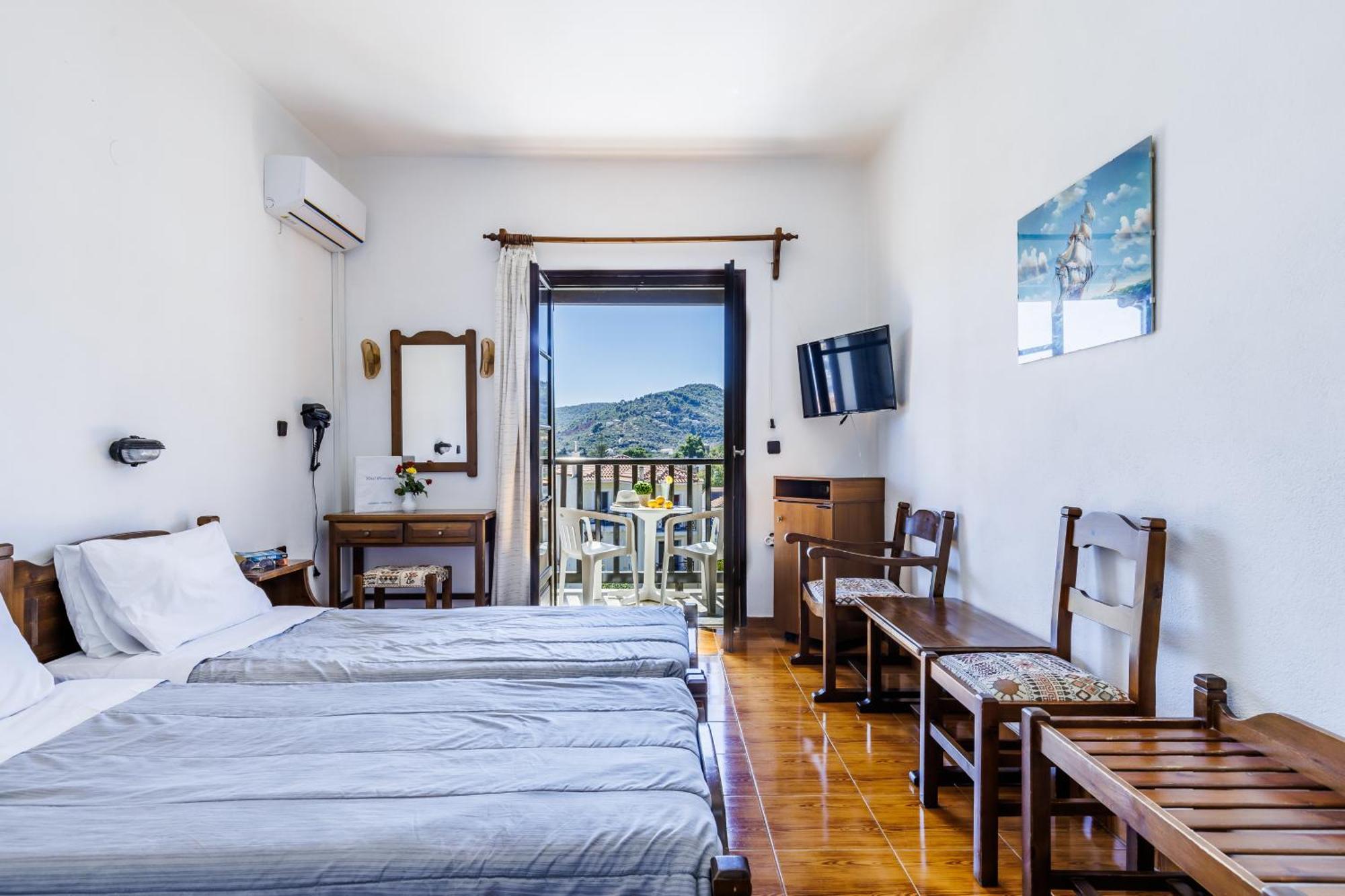 Dionyssos Hotel Skopelos Town Exterior foto