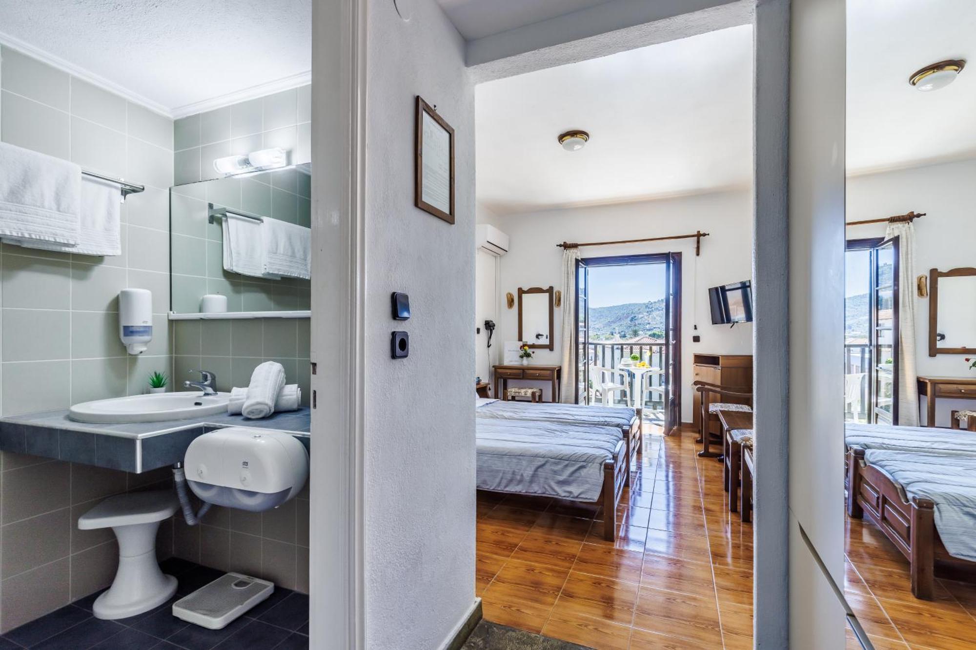 Dionyssos Hotel Skopelos Town Exterior foto