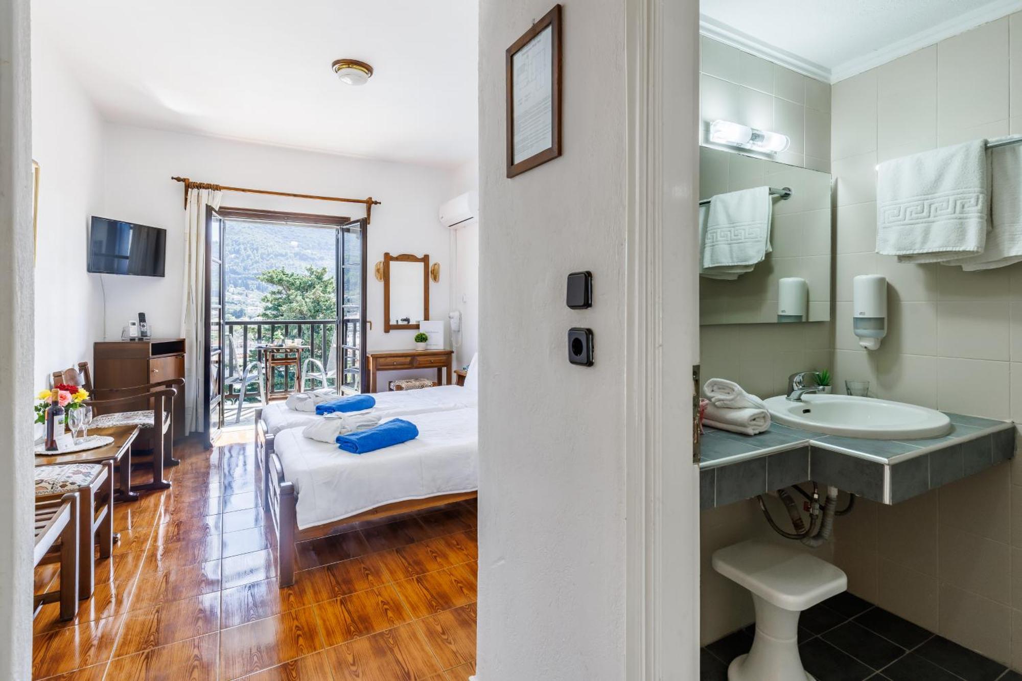 Dionyssos Hotel Skopelos Town Exterior foto