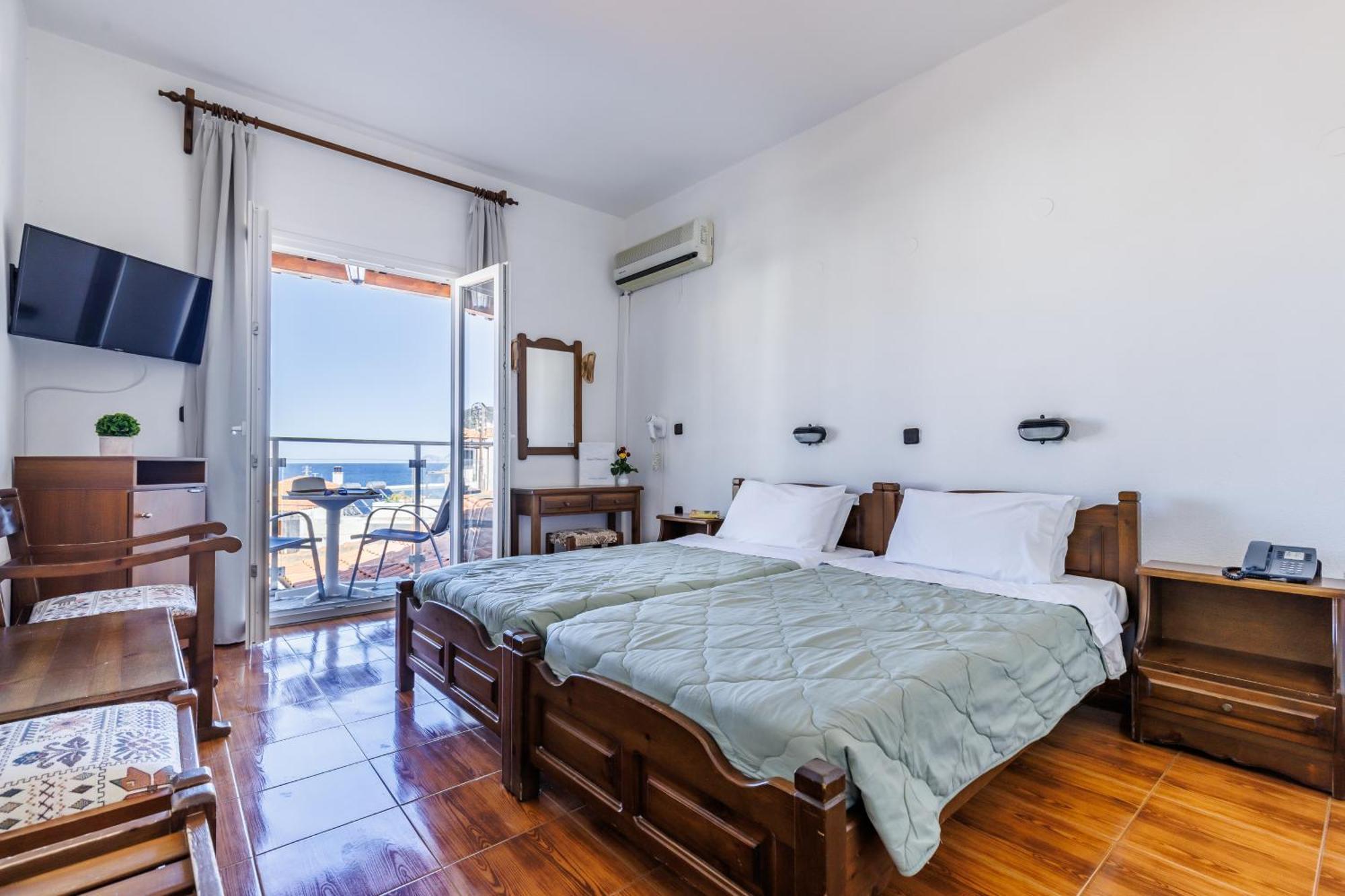 Dionyssos Hotel Skopelos Town Exterior foto